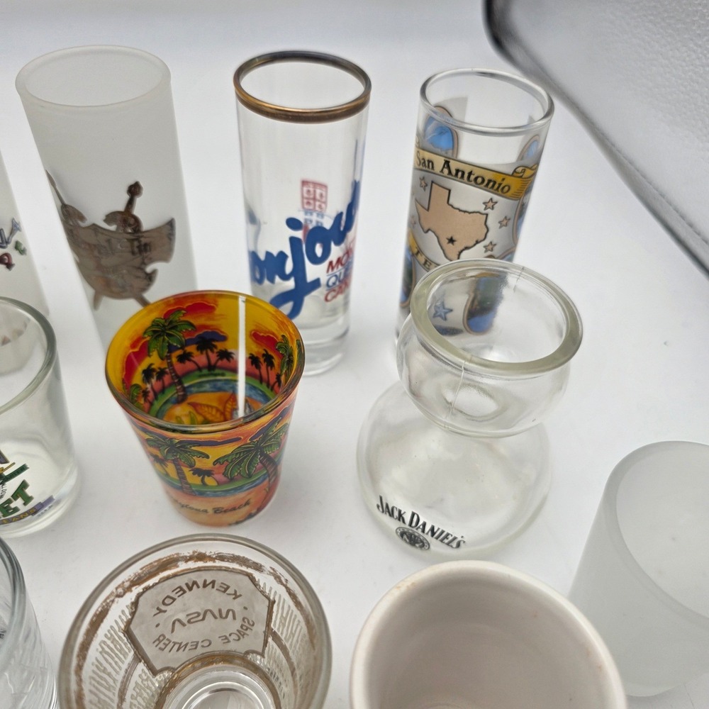 Lot of 25 Vintage Souvenir Shot Glasses Hard Rock Cafe Grand Ole Opry Travel H4 - Picture 12 of 16